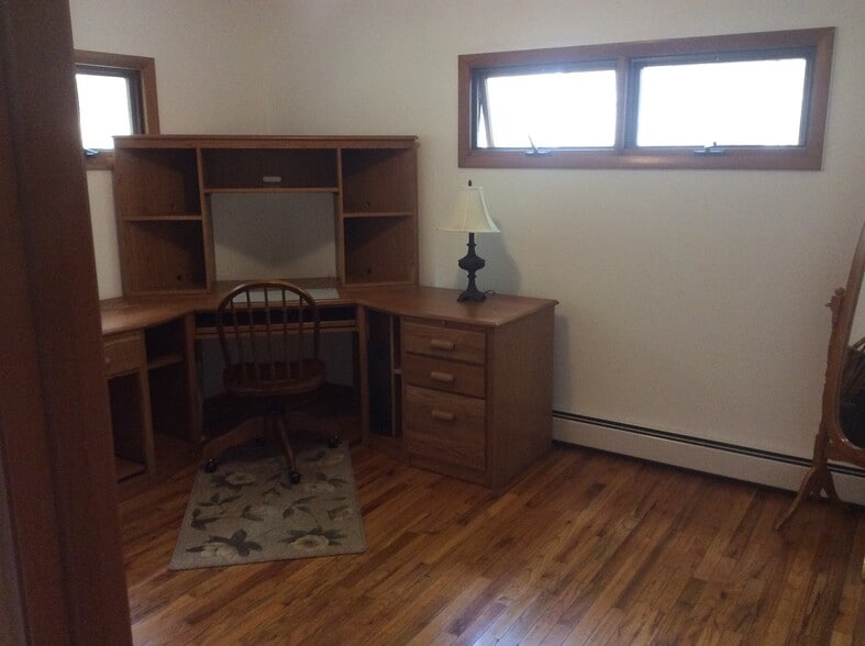 Building Photo - 126 W Shore Dr