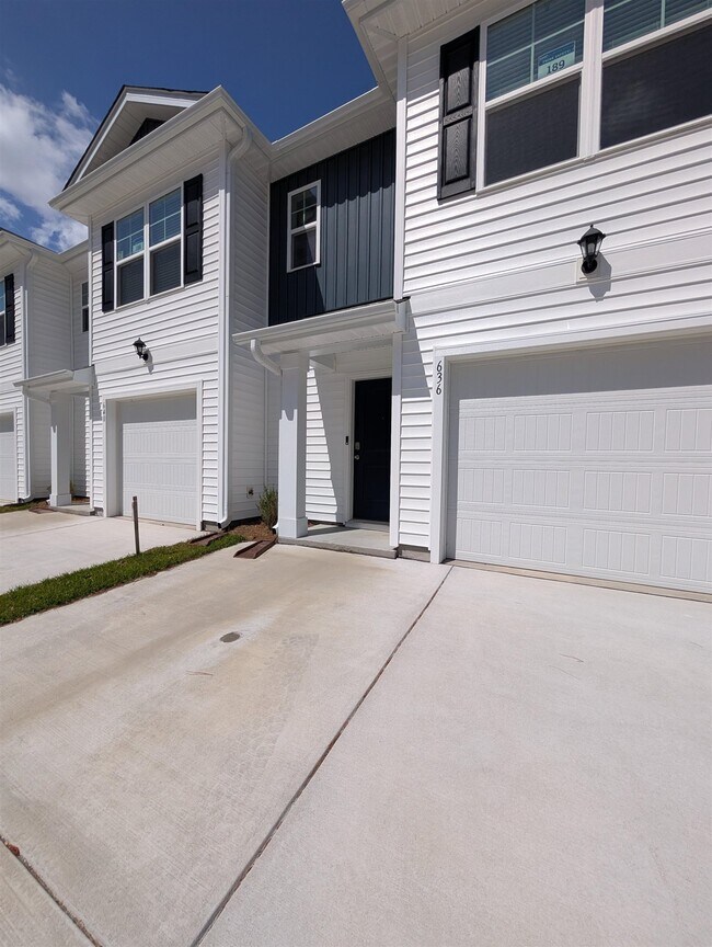 Building Photo - 636 Golden Resin Rd