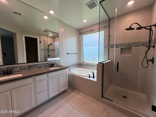 Building Photo - 9722 E Tungsten Dr