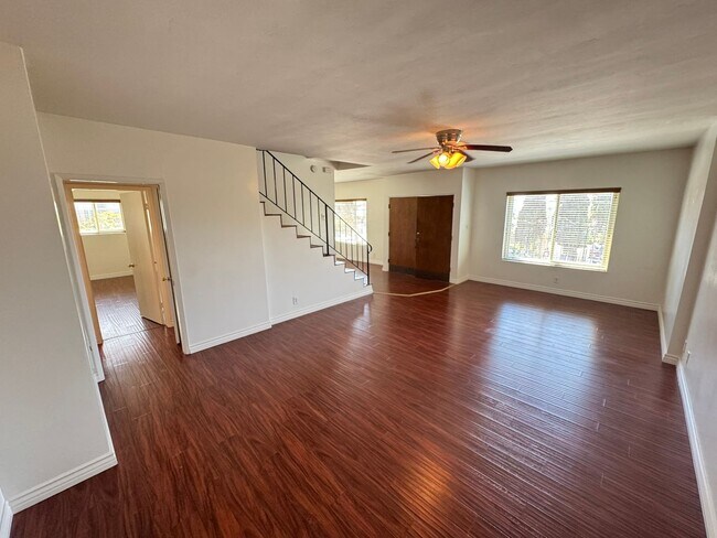 Building Photo - 1073R