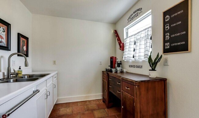 Building Photo - Amazing 3 Bed, 2 Bath Rental in Desirable Oakhurst Subdivision of Fort Worth- 76111