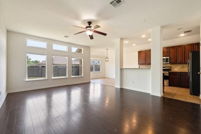 Building Photo - 1049 Regency Ln