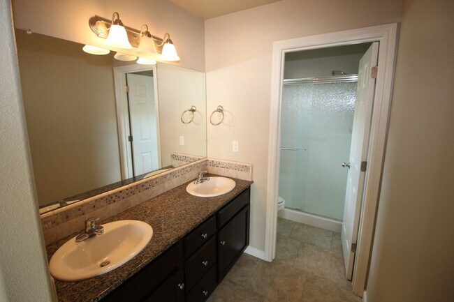 Building Photo - Cute Home in Fresno!