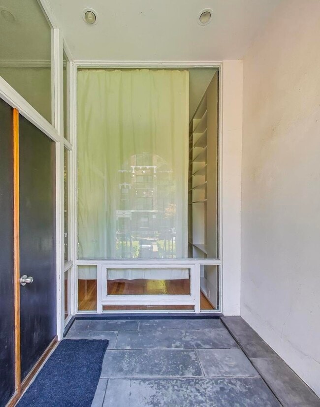 Building Photo - 5203 S Dorchester Ave