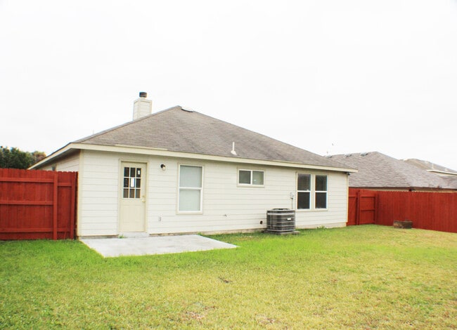 Building Photo - Great One story home in Enclave and Willow...