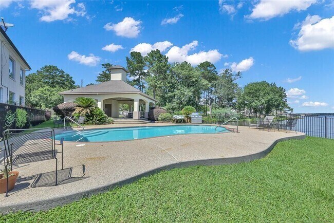 Building Photo - 16804 Falcon Sound Dr