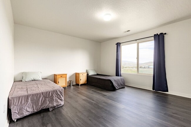 Building Photo - 4 Bed, 2.5 Bath Home in Trailside’s Sun Meadow Neighborhood
