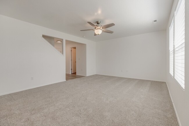 Building Photo - Beautiful 3 Bedroom Townhome for Lease!
