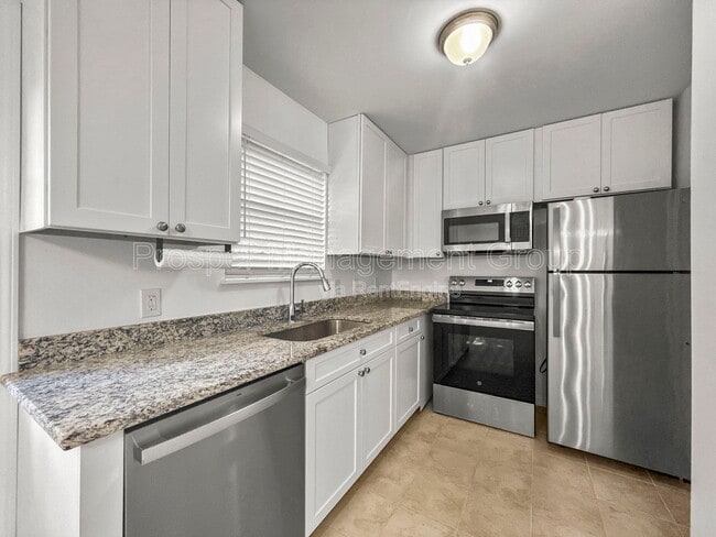 Building Photo - 415 Parkdale Dr