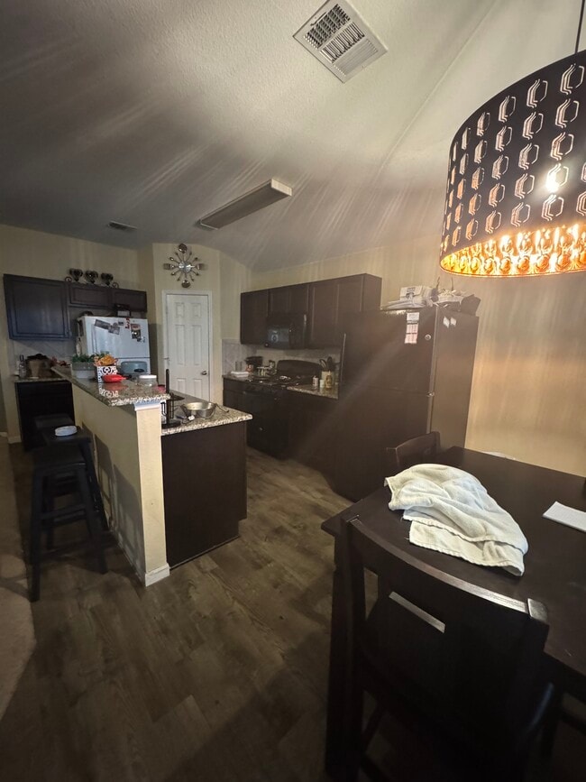 Building Photo - 376 Musgrav