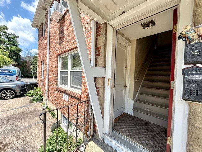 Building Photo - 17 Aldrich Rd