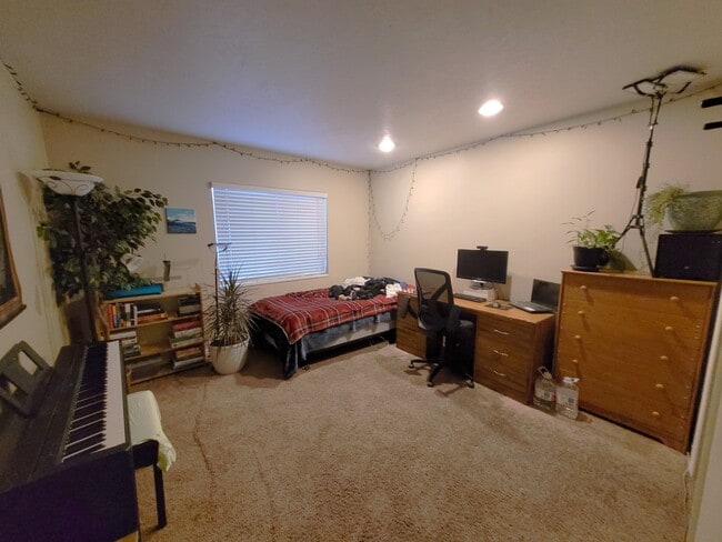 Building Photo - 1525 N 550 W