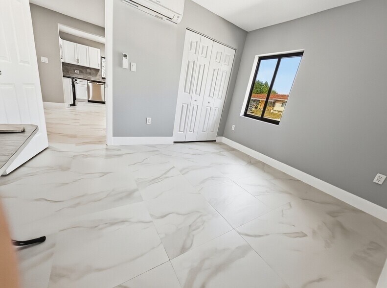 Building Photo - 1456 NE 24th Ct