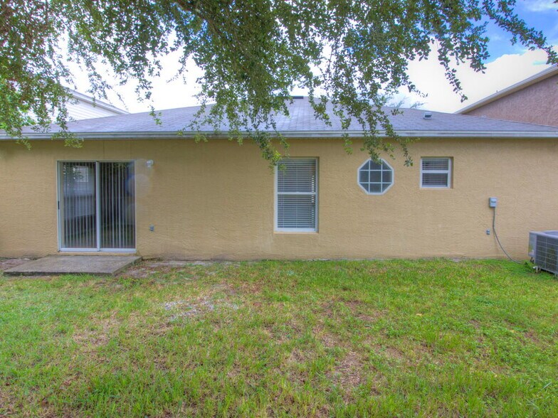 Building Photo - 3525 Stonefield Dr