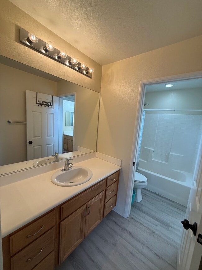 Building Photo - Large North Oxnard Home for Rent