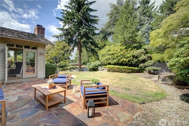 Building Photo - RARE Find House for Rent in Yarrow Point!