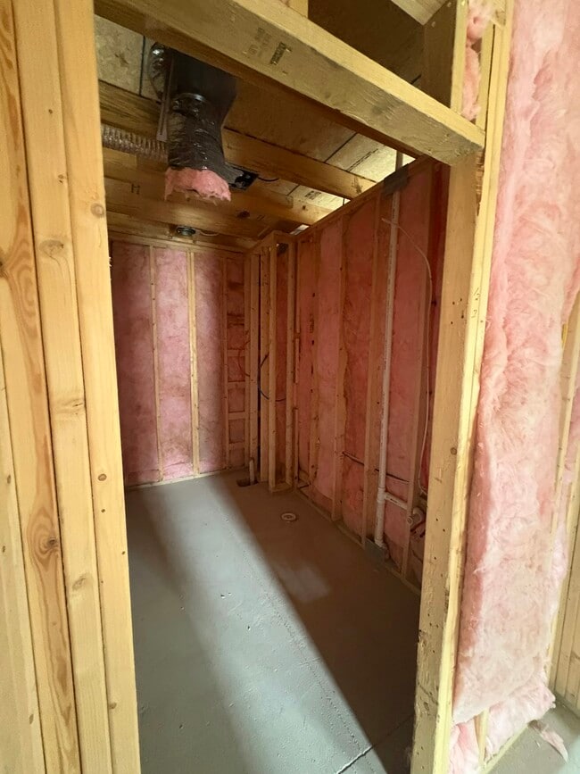 Building Photo - 617 E Locust St