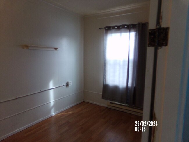 Building Photo - 4bd 1ba Home