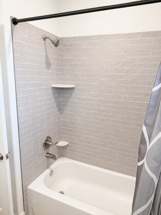 Building Photo - 3BR Home w/ 2-Car Garage, Tall ceilings & Upgraded Chef's Kitchen