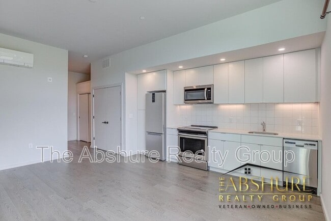 Building Photo - 600 S Duke St