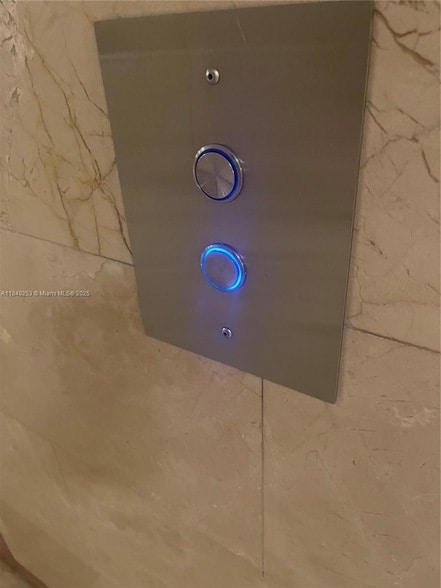 Building Photo - 100 Lincoln Rd