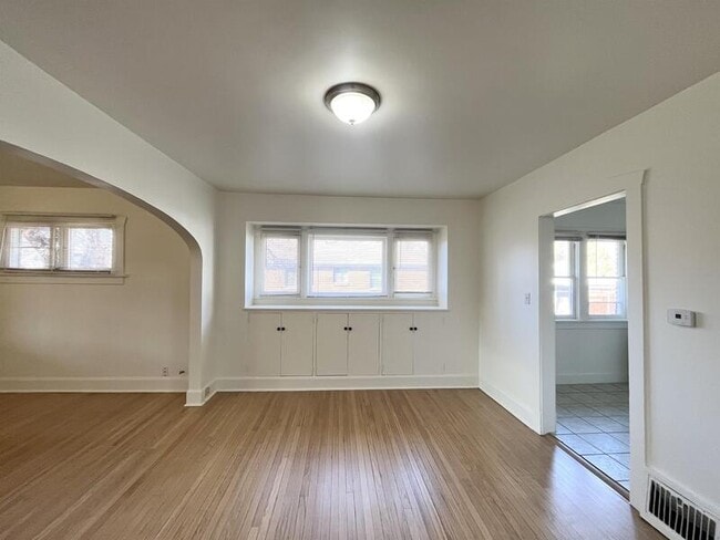 Building Photo - 361-361 Williams Ave S