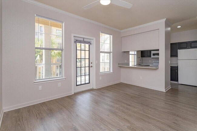 Building Photo - 860 N Orange Ave