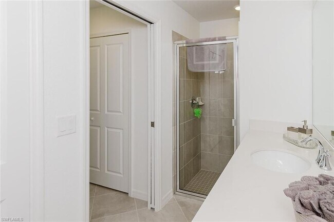 Building Photo - 15375 Green Acres Avenue Unit 2211