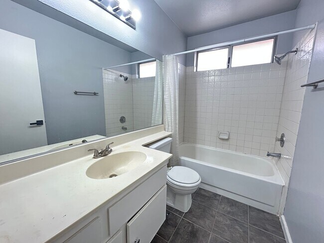 Building Photo - 7135 Shadow Crest Dr