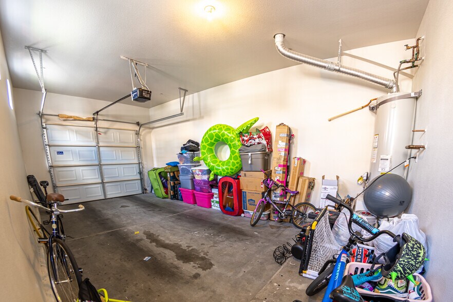 Building Photo - 5855 Valley Dr