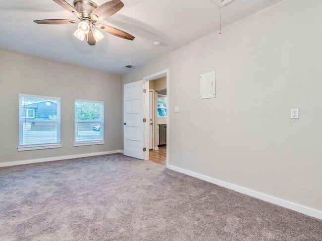 Building Photo - Fully Remodeled 4BR Home in East Austin – Modern Upgrades & Spacious Yard