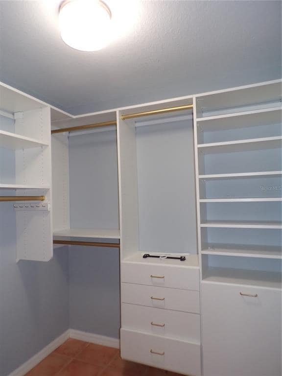 Building Photo - 270 Belaire Ct
