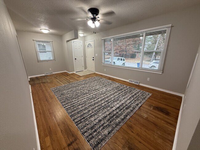 Building Photo - 3421 Fairlane Dr