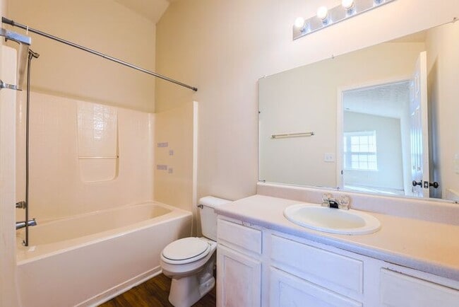 Building Photo - 263 Silver Ridge Dr