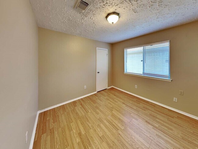 Building Photo - 410 Buoy Rd