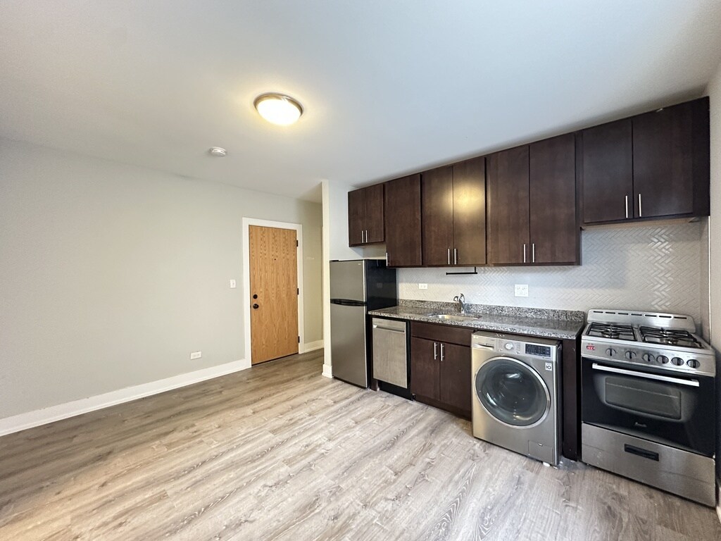 Building Photo - 434.5 W Belden Ave