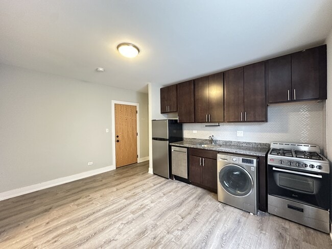 Building Photo - 434.5 W Belden Ave