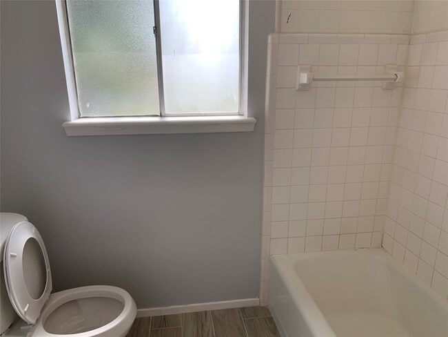 Building Photo - 11602 Roos Rd