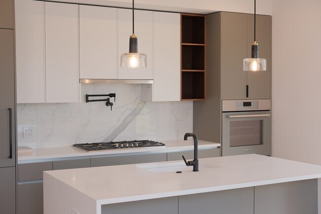 Building Photo - 201 Washington St