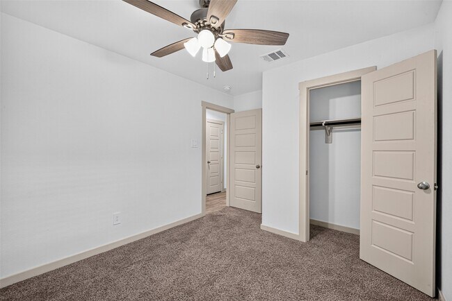 Building Photo - 711 Boer Plns Dr