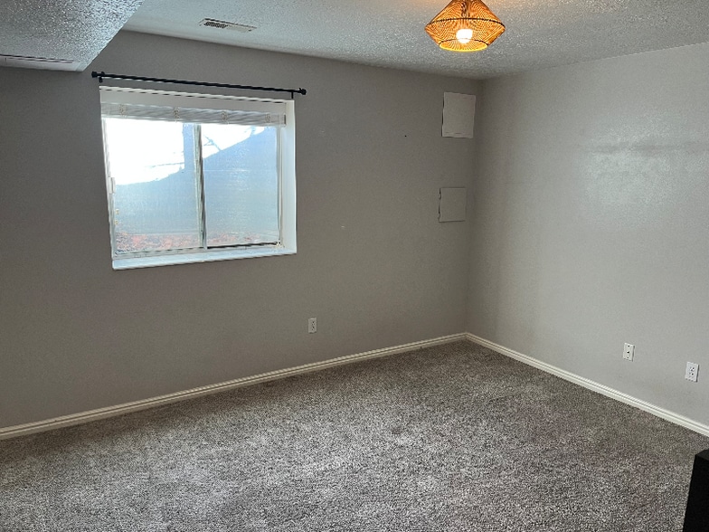 Building Photo - 573 E Main St