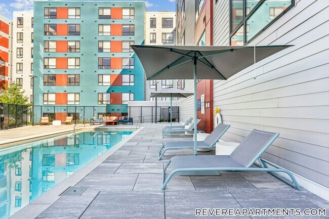 Building Photo - 328 Bank St