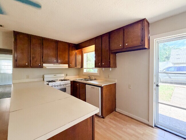 Building Photo - 3 Bed, 1.5 Bath House on Over a Quarter Acre