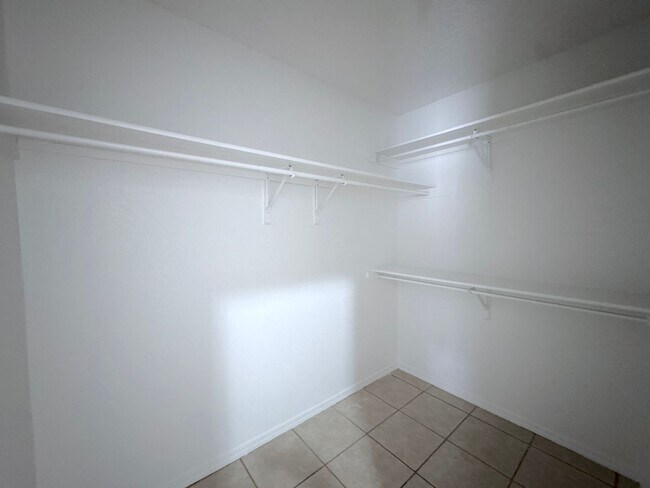 Building Photo - East El Paso 4bed/2bath All Tile Flooring!