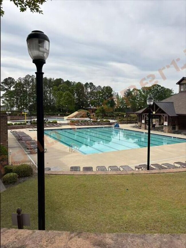 Building Photo - 3900 Swinton St