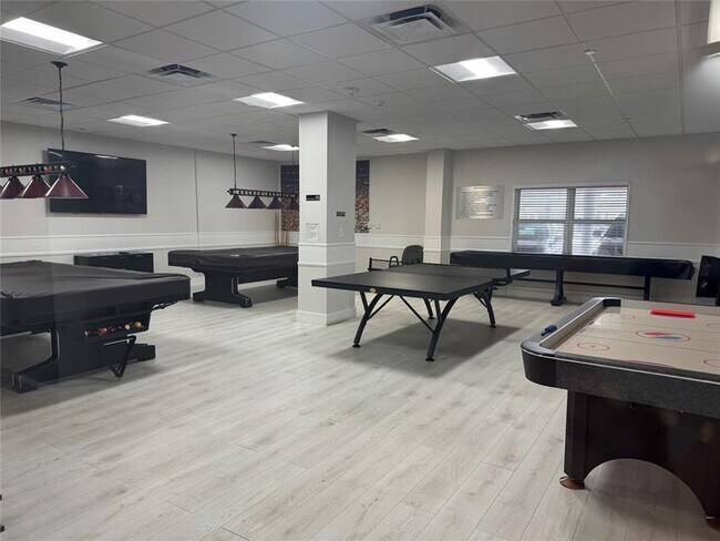 Building Photo - 405 N Ocean Blvd