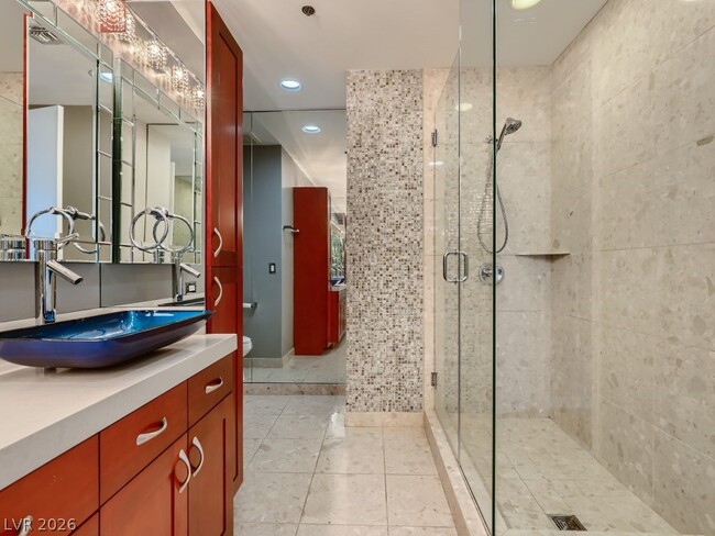 Building Photo - 4575 Dean Martin Dr