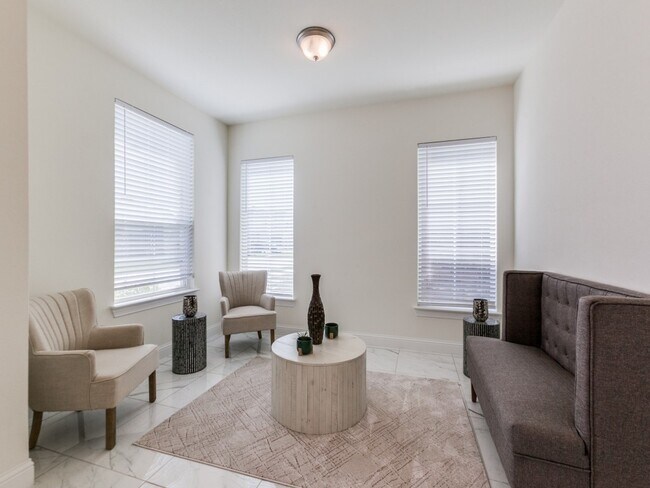Building Photo - 337 Gleneagles Dr