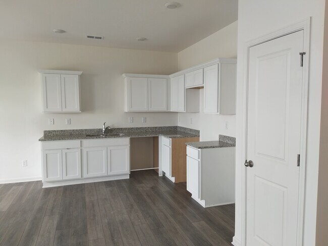 Building Photo - 306 Penn Sta Wy