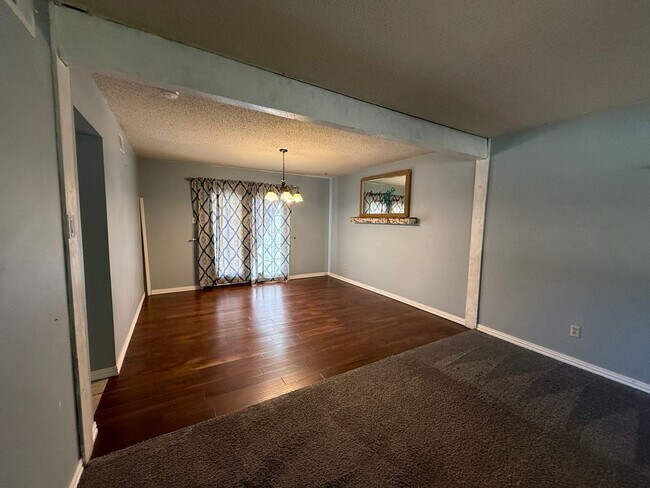 Building Photo - 4 Bed Brick Home! Zia School District! - Pets Welcome!!!